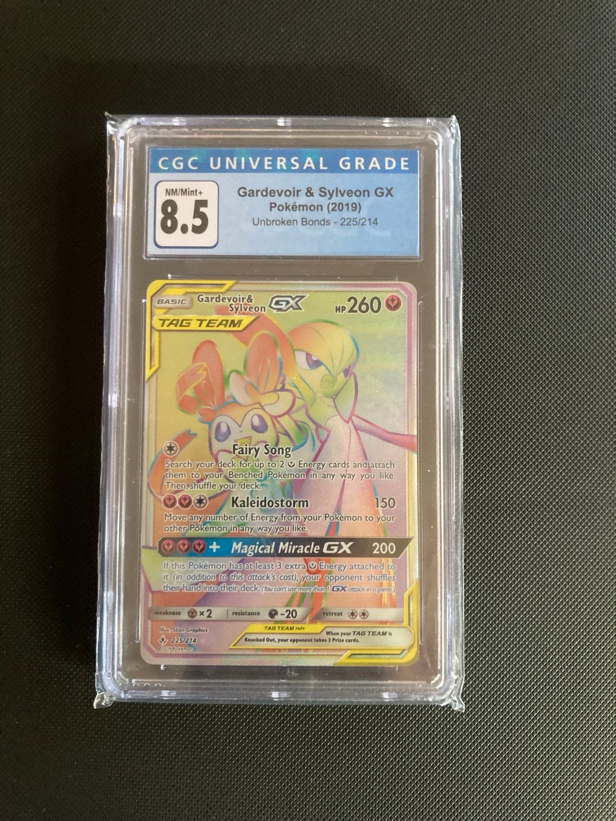 Gardevoir & Sylveon GX Pokémon Kaart CGC 8.5, Ophalen of Verzenden, Zo goed als nieuw, Losse kaart