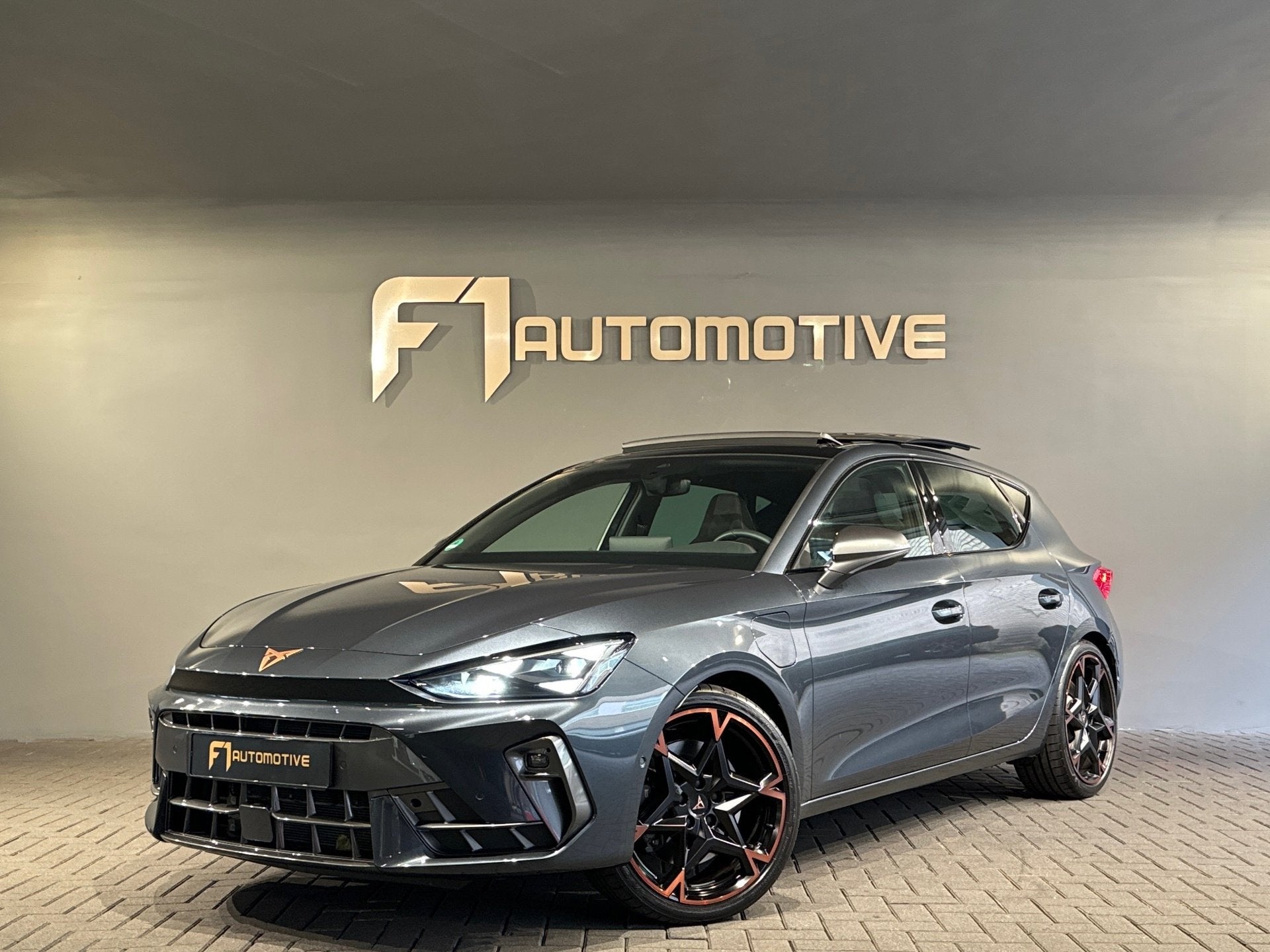 Cupra Leon 1.5 TSI e-Hybrid VZ Extreme Pano|Sfeer|Key|Memory, Auto's, Dealer onderhouden, 4 cilinders, Plug-in hybride, Hybride Elektrisch/Benzine