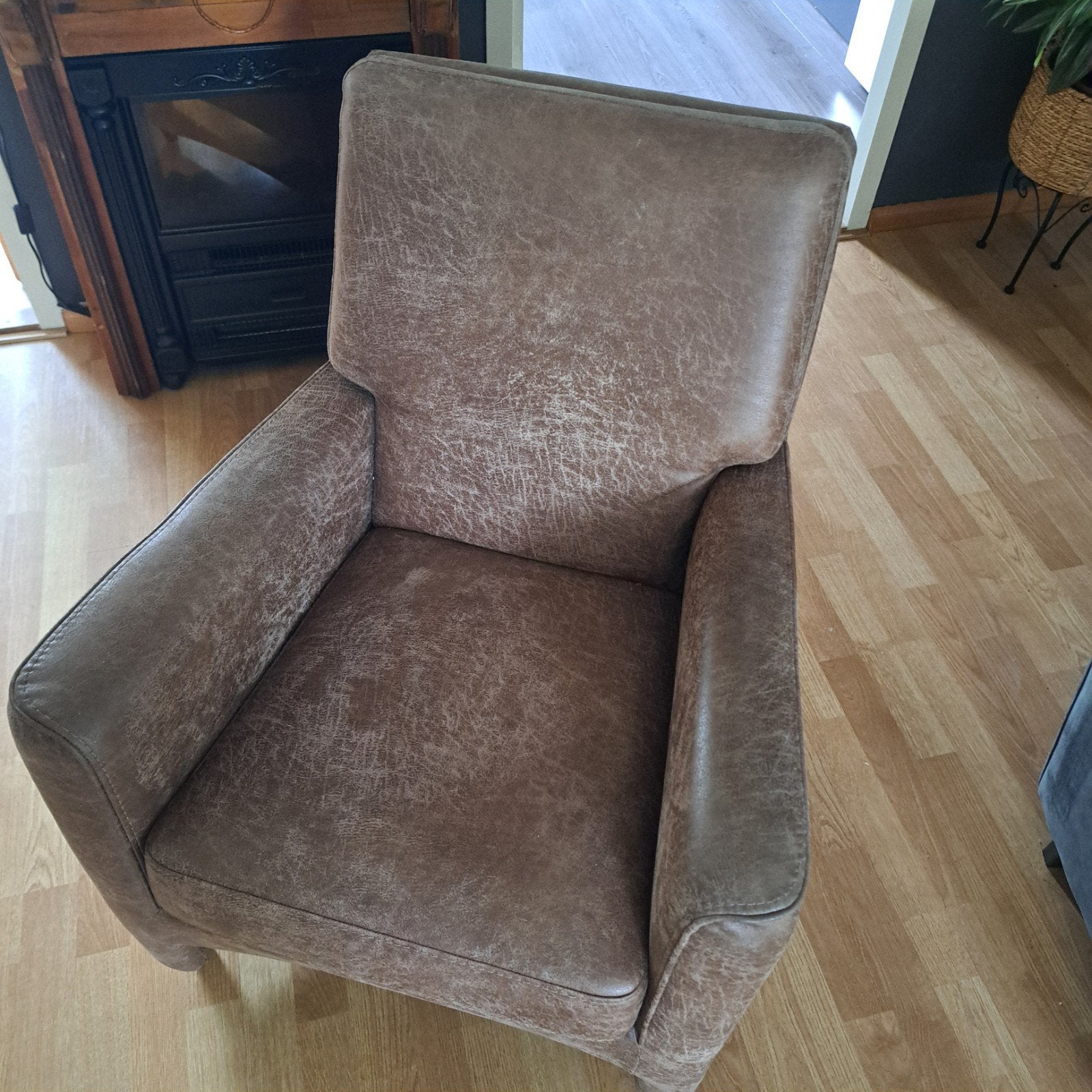 Comfortabele bruine fauteuil - Zo goed als nieuw, Ophalen, Bruin, Modern comfort, Zo goed als nieuw