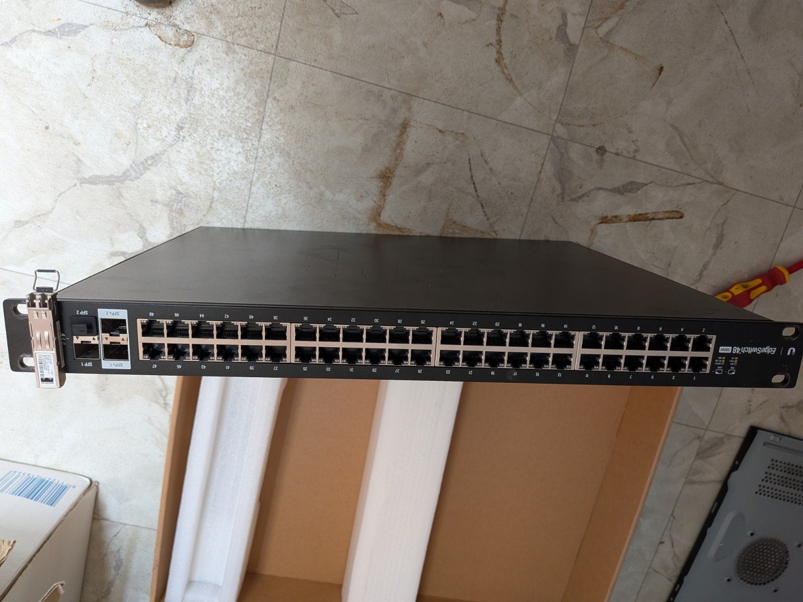 Ubiquiti EdgeSwitch 48 PoE 500W met Cisco 10Gb module, Ophalen of Verzenden