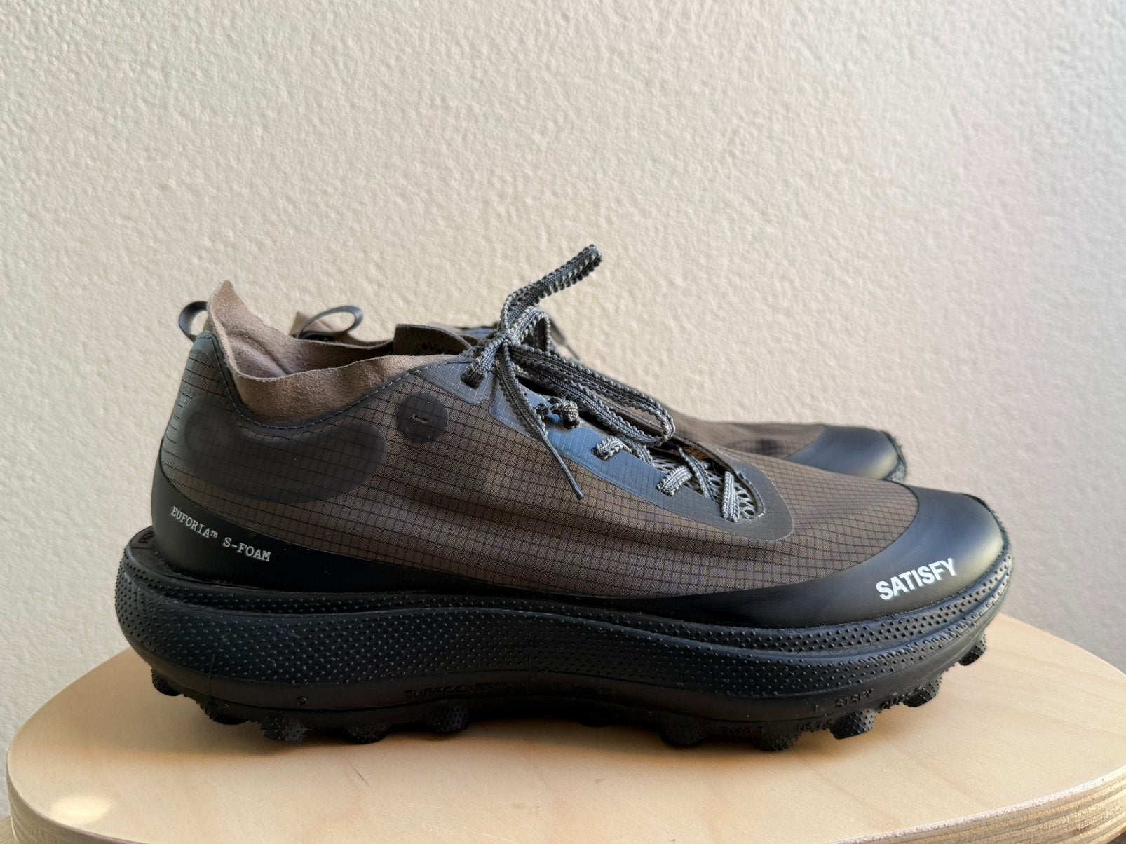 Nieuwstaat SATISFY The Rocker Trailrunning Sneakers 40.5, Bruin, Ophalen of Verzenden, Sneakers of Gympen, Zo goed als nieuw