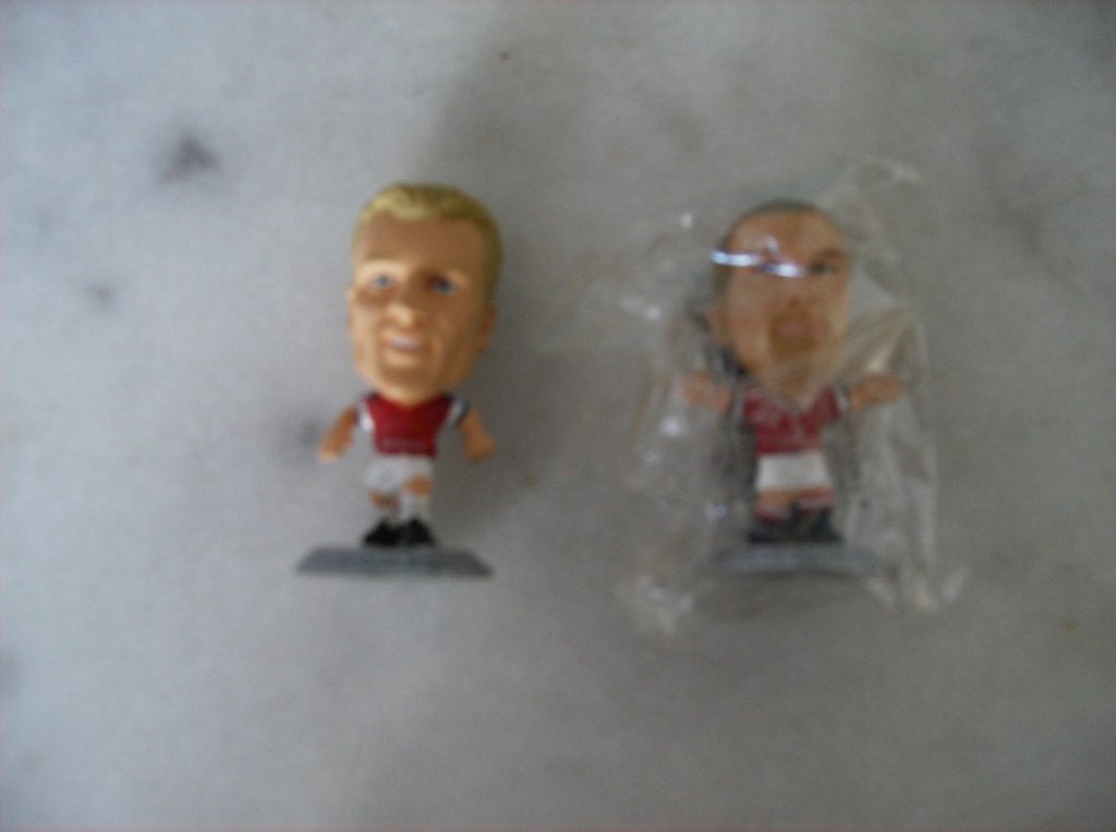 VOETBAL POPPETJES,   DENNIS BERGKAMP EN DAVID BECKHAM,, Verzamelen, Ophalen of Verzenden, Zo goed als nieuw