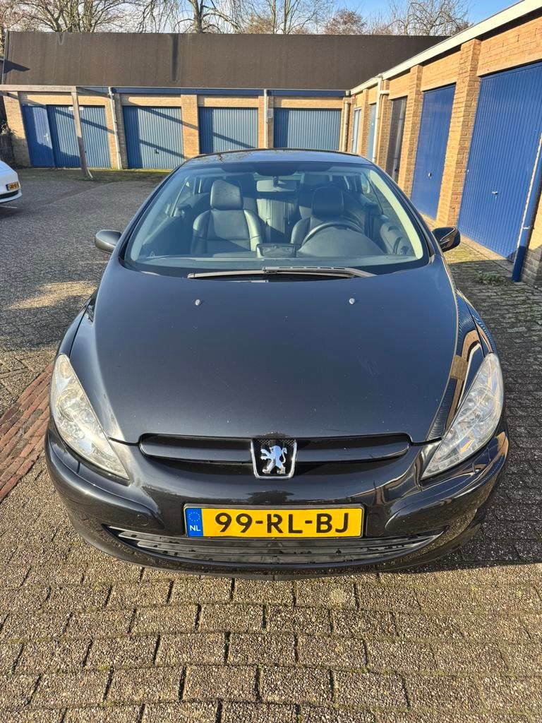 Peugeot 307 2.0 16V CC AUT 2005 Zwart met APK tm 21 mei 2027, Zwart, 4 cilinders, Cabriolet, 4 stoelen