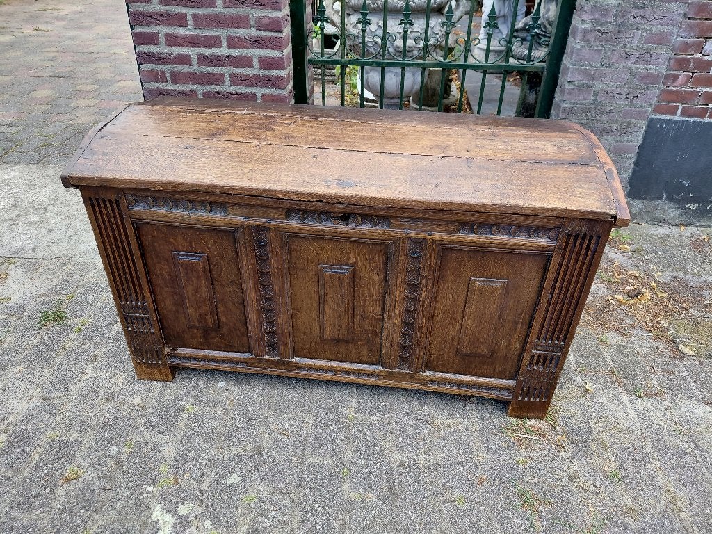 Antieke getoogde eiken dekenkist, te dateren 18e eeuw., Antiek en Kunst, Ophalen