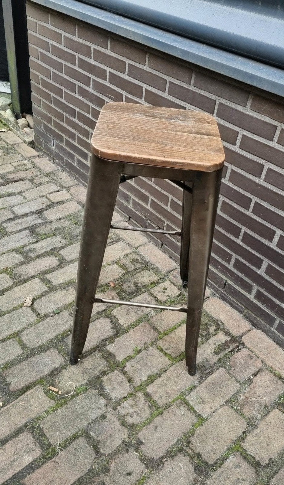 12 Stalen krukken met houten zitting - Industriële vintage, Huis en Inrichting, Ophalen, Gebruikt, Hout, 60 tot 90 cm