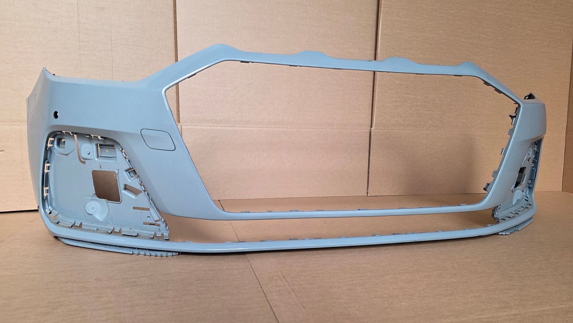 Voorbumper Audi A1 II GB 82A Basis Bumper 82A807437 Orgineel, Auto-onderdelen, Gebruikt, -, Voor, Bumper