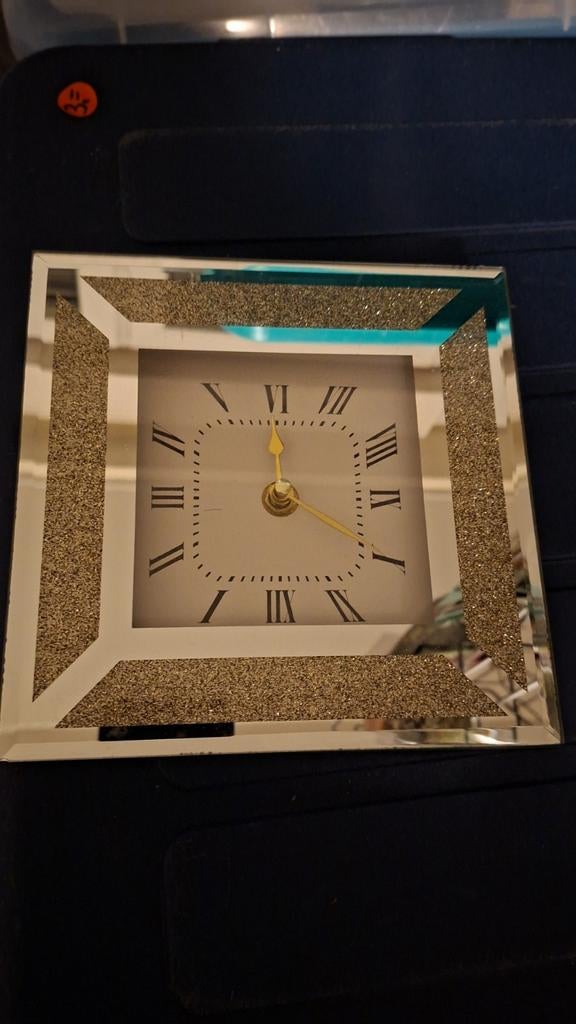 Vierkante spiegelklok met glitterrand, Huis en Inrichting, Woonaccessoires | Klokken, Ophalen of Verzenden