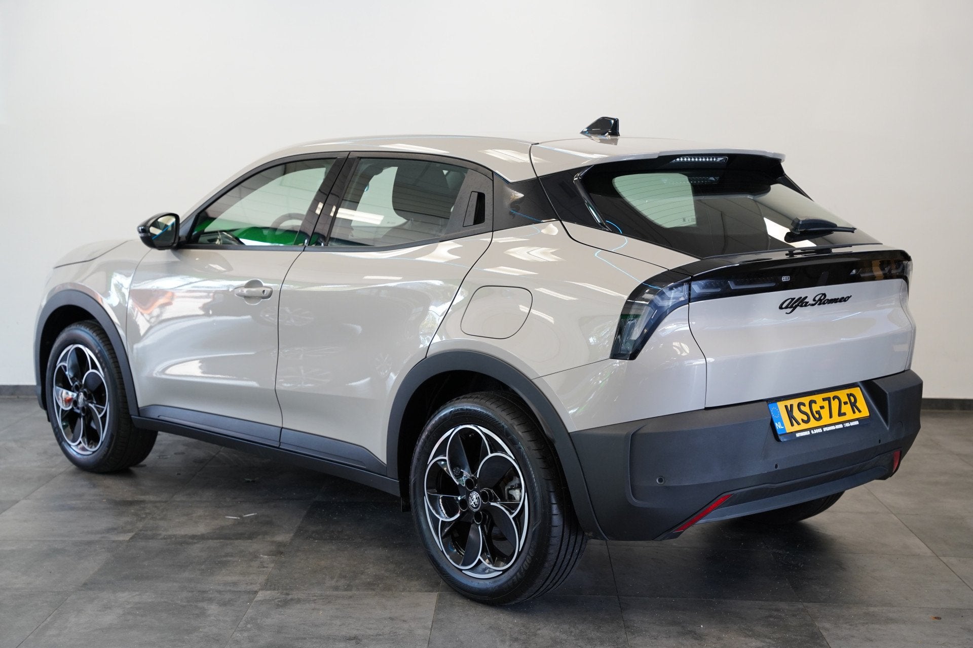 Alfa Romeo Junior Elettrica 54 kWh PDC ACC 18" LED, Auto's, Alfa Romeo, Stof, Gebruikt, Huisgarantie, Grijs