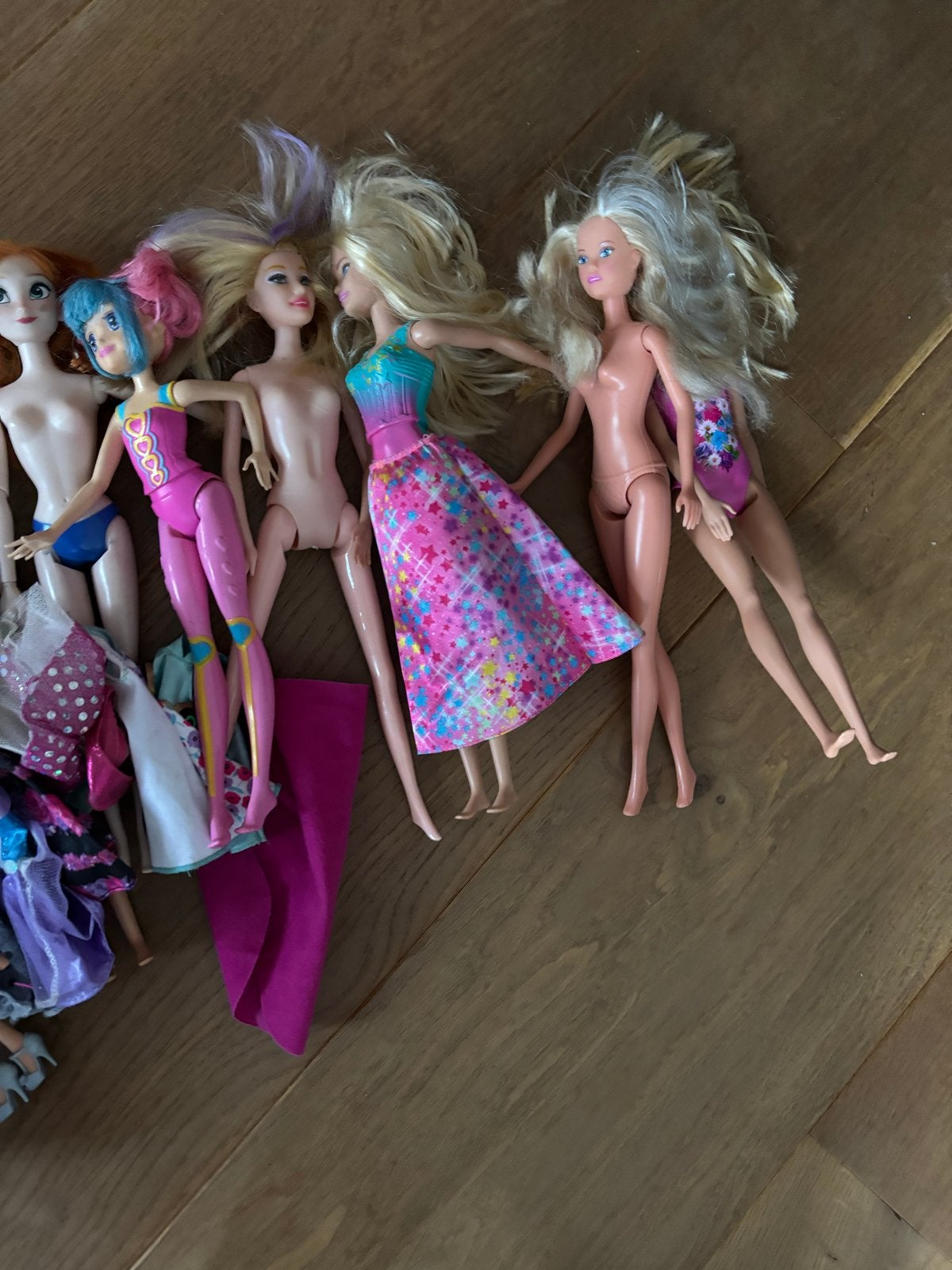 Grote collectie Barbiepoppen en accessoires, Kinderen en Baby's, Speelgoed | Poppen, Ophalen of Verzenden, Gebruikt, Barbie