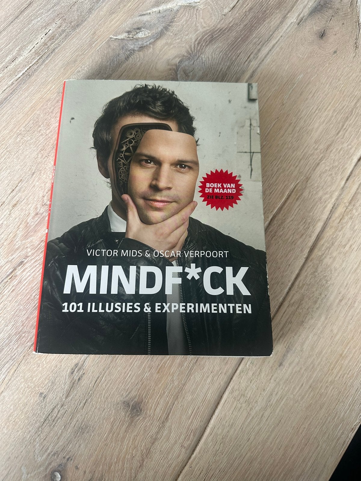 MINDF*CK: 101 Illusies & Experimenten - Victor Mids, Boeken, Ophalen of Verzenden, Zo goed als nieuw, Nederland