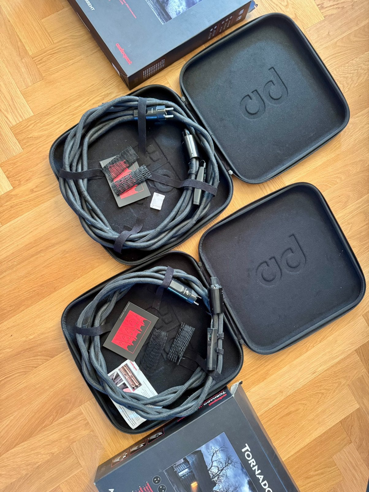 2 x Audioquest Tornado 72v Dbs - High Current 2 meter, Ophalen of Verzenden, Gebruikt, Minder dan 2 meter, Overige kabels