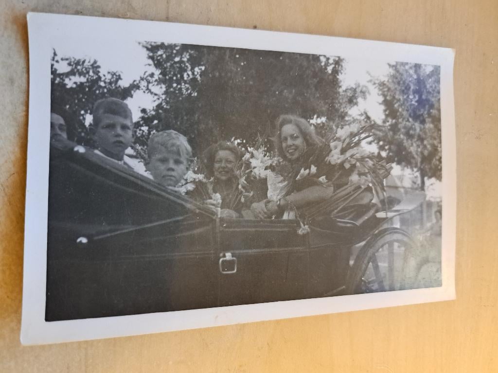 Intocht Aaltense dames n.a.v. Vierdaagse Nijmegen 1947, Gebruikt, Verzenden, Foto, 1940 tot 1960