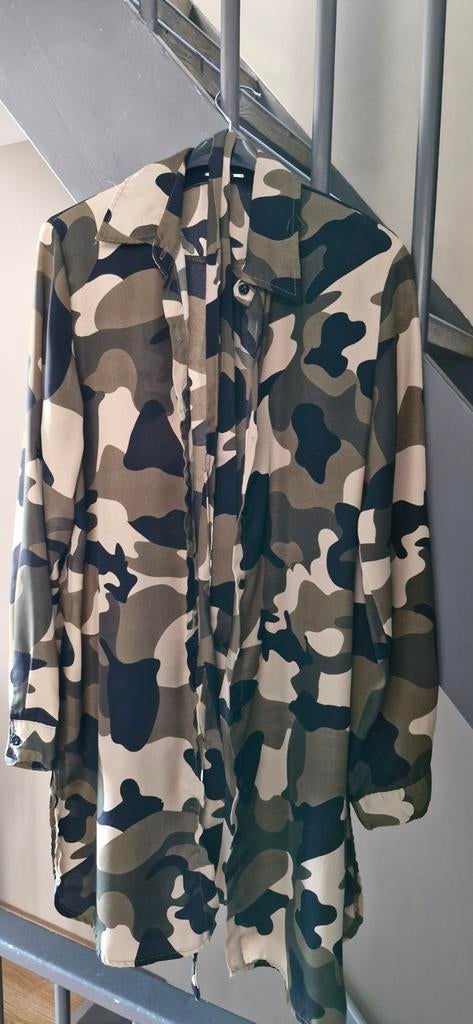 Blouse met camouflageprint - Maat L / 40, Kleding | Dames, Blouses en Tunieken, Ophalen of Verzenden