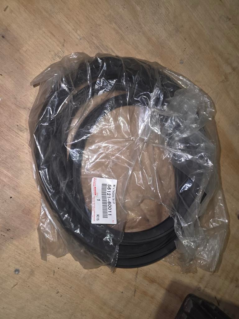 Voorruitrubber LandCruiser fj40 bj40 bj42 hj45 hj47, Ophalen, Nieuw, Toyota