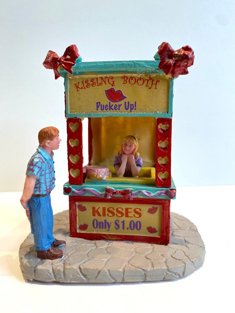 Lemax Kissing Booth (63582), Diversen, Kerst, Verzenden