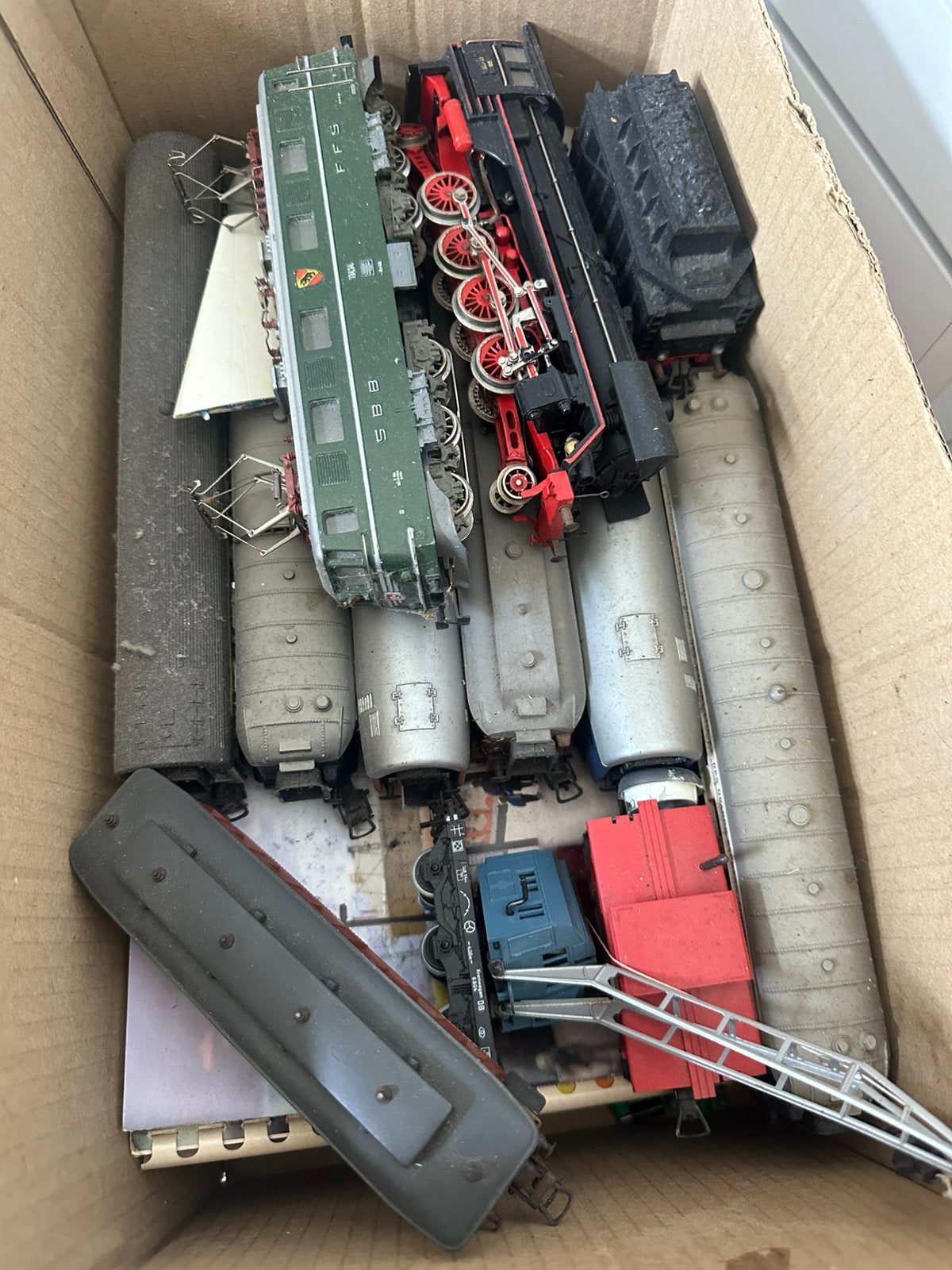 Hele set Marklin rails, (duits/ zwitserse)treinen, huisjes, Ophalen, Gebruikt