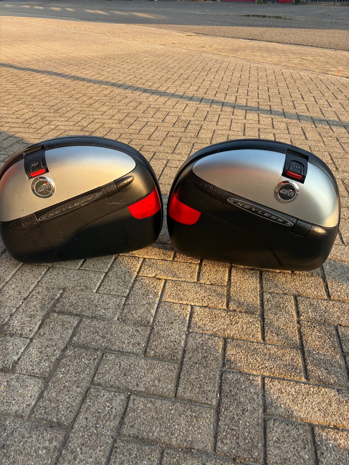 Givi zijkoffers monokey, Motoren, Ophalen, Zo goed als nieuw