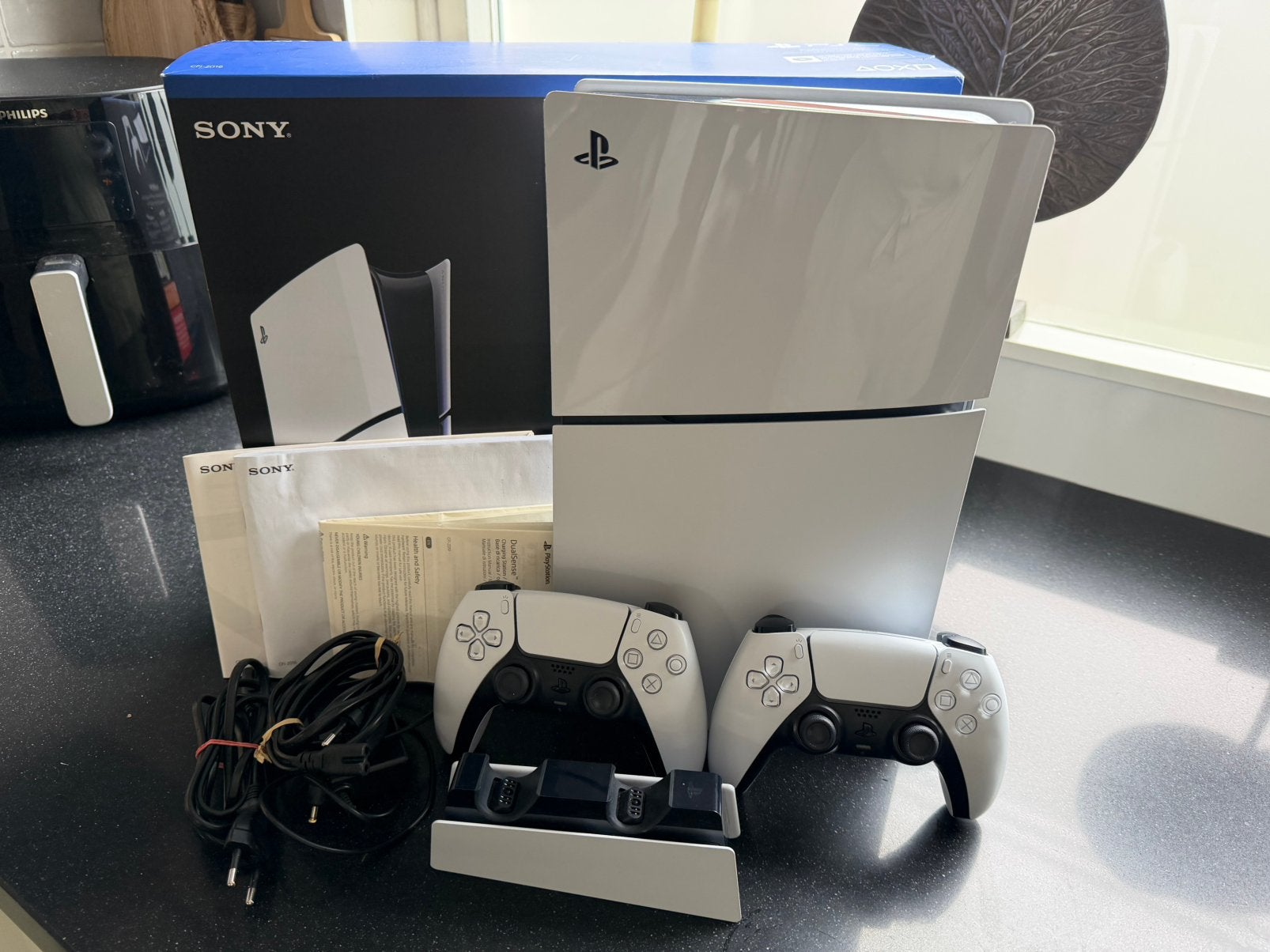 Playstation 5 Digital Slim met 2 controllers (met garantie), Ophalen, Zo goed als nieuw, Playstation 5
