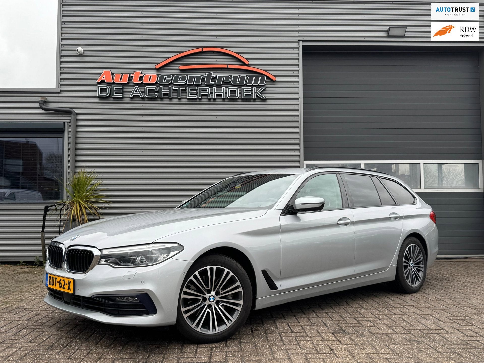BMW 5-serie Touring 520d xDrive High Executive LED / Adaptiv, Auto's, 1780 kg, Stof, 2000 kg, Vierwielaandrijving