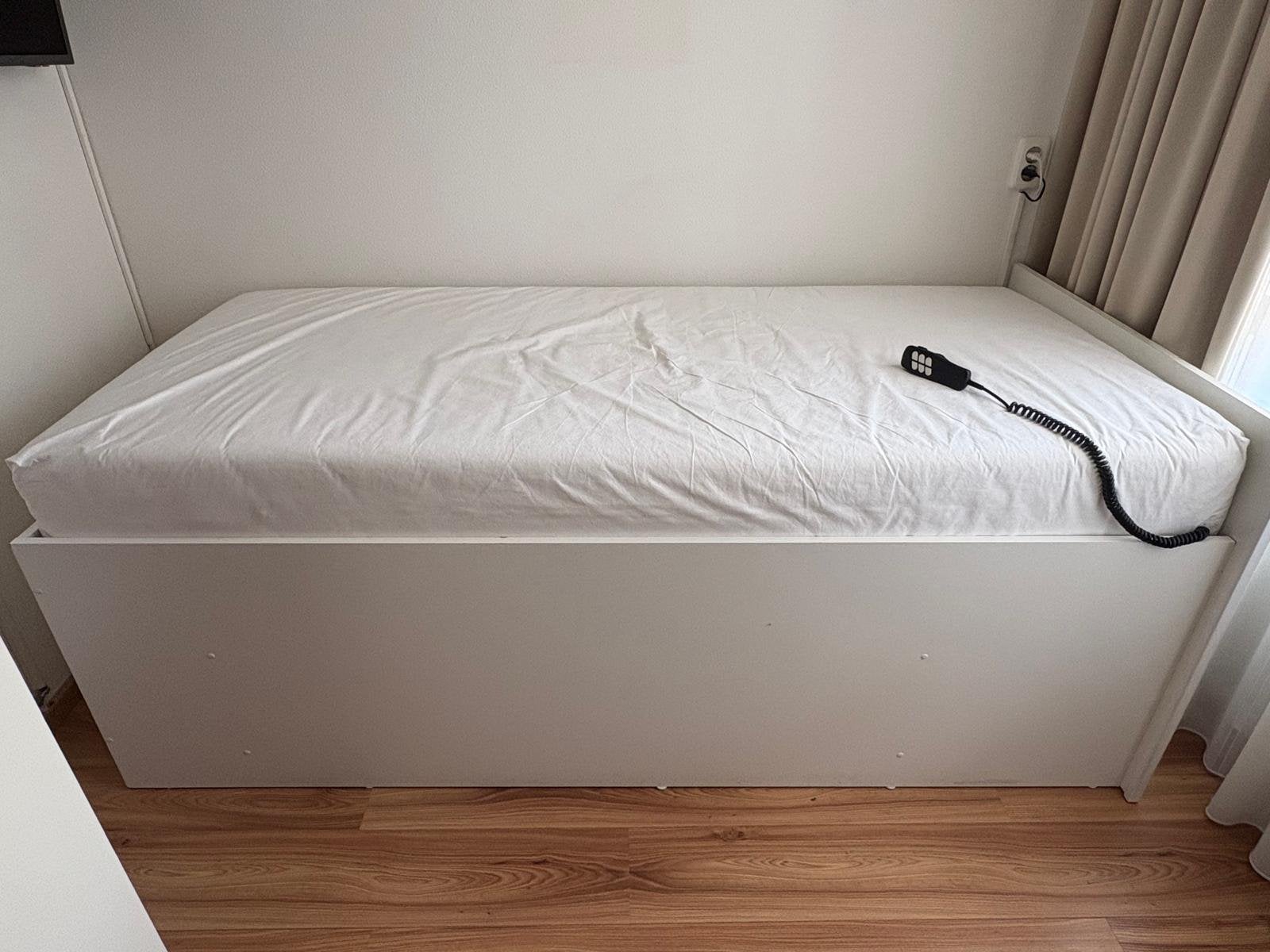 Eenpersoonsbed morgen/maandagochtend ophalen, Ophalen, 90 cm, Eenpersoons, Zo goed als nieuw