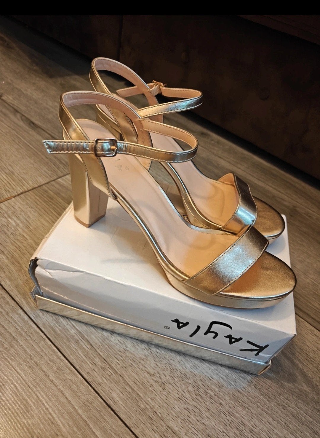 Gouden sandalen met hak, Kleding | Dames, Schoenen, Overige kleuren, Zo goed als nieuw, Kayla, Sandalen of Muiltjes