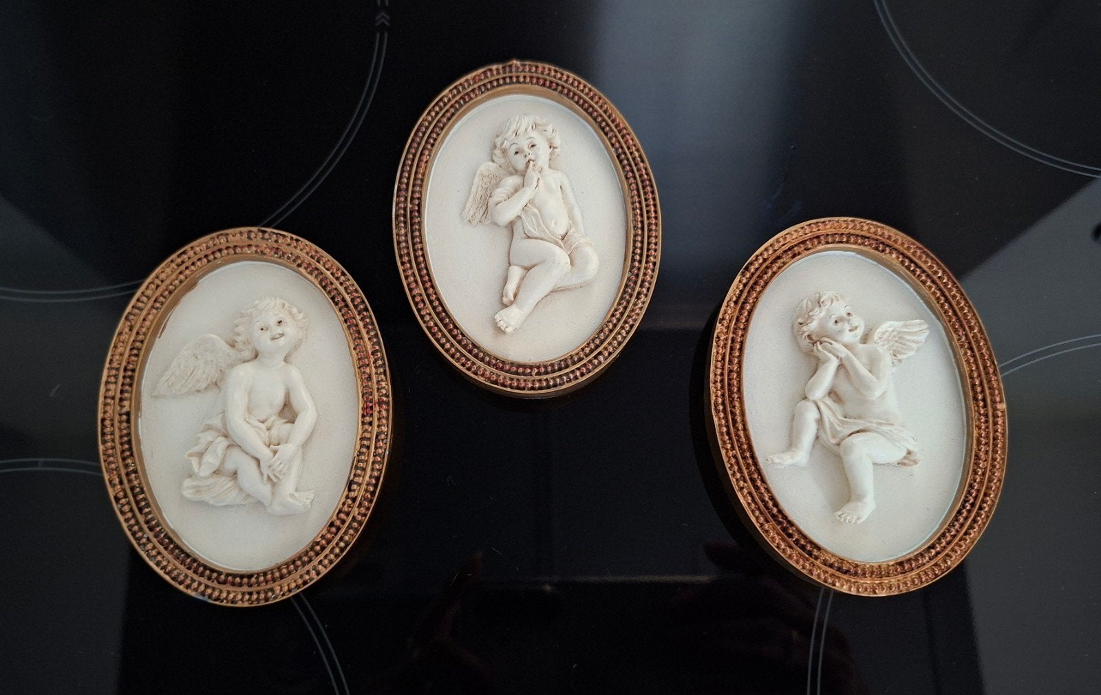 Set van 3 Engelen Lijstjes met Goudkleurige Parelrand, Gebruikt, Kunststof, Ophalen of Verzenden, Klassiek