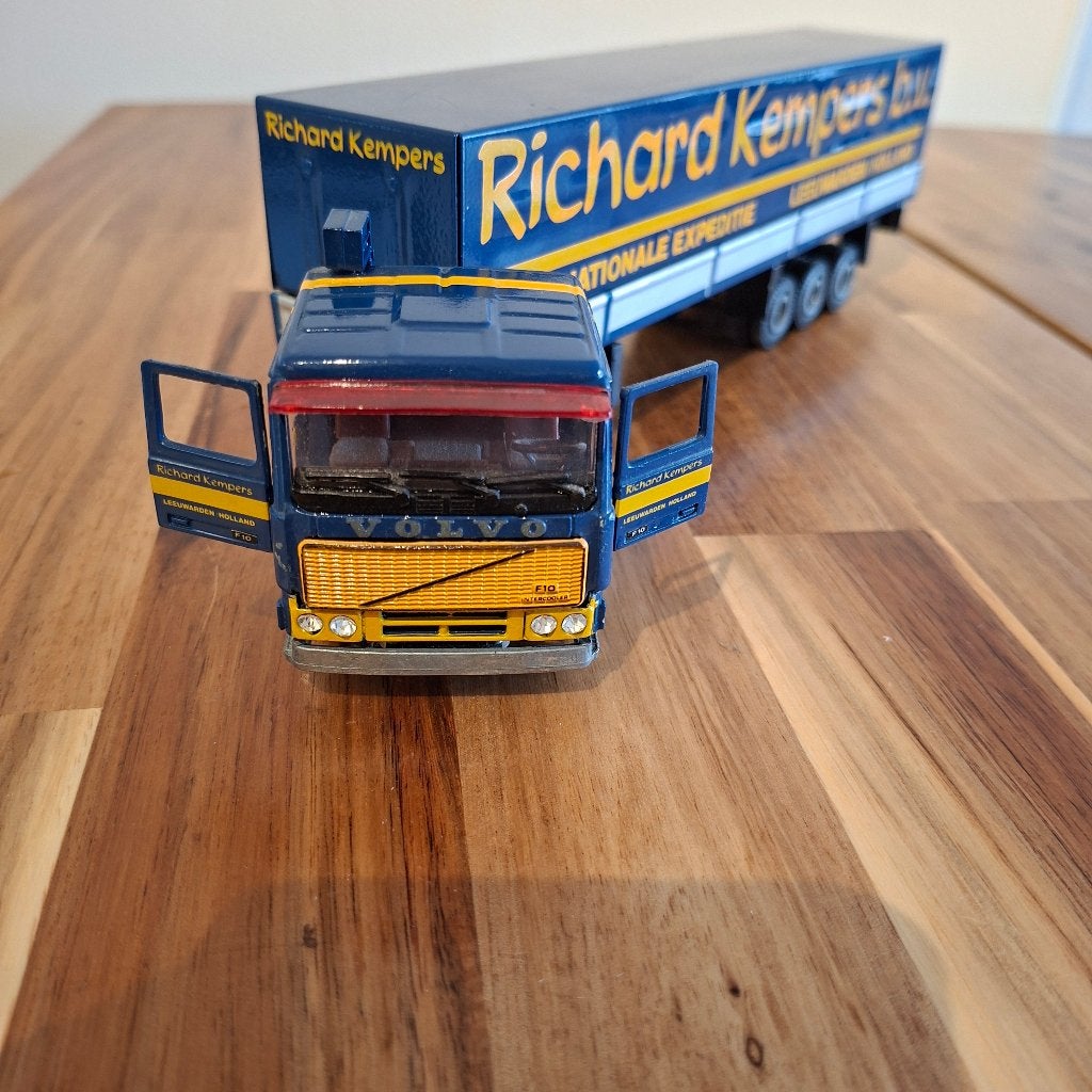 Volvo F10 Richard Kempers b.v. model vrachtwagen, Hobby en Vrije tijd, Modelauto's | 1:50, Ophalen of Verzenden, Zo goed als nieuw