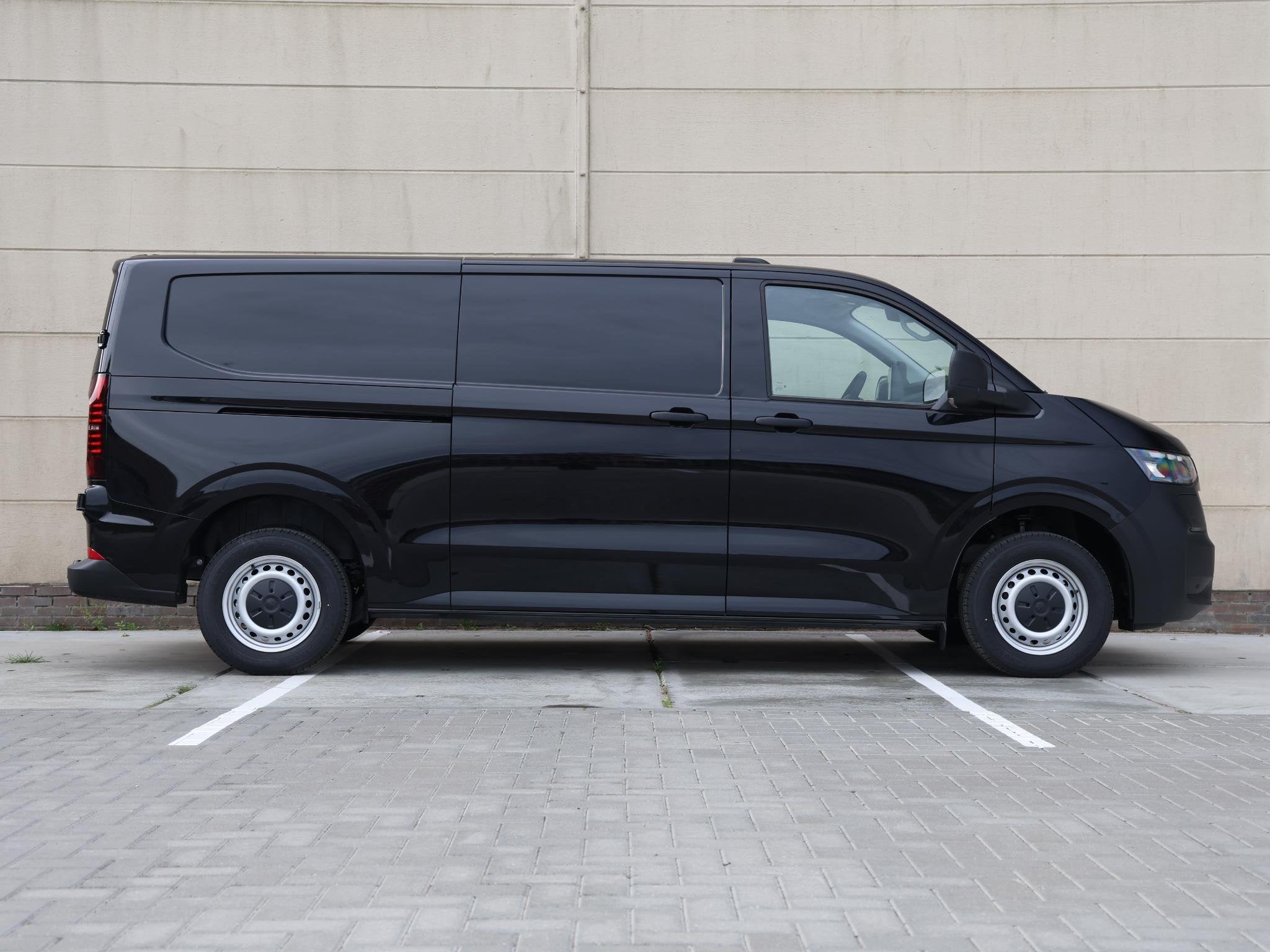 Volkswagen e-Transporter L2 71 kWh 136PK | Navigatie via App, Auto's, Bestelauto's, Automaat, Zwart, 71 kWh, Volkswagen