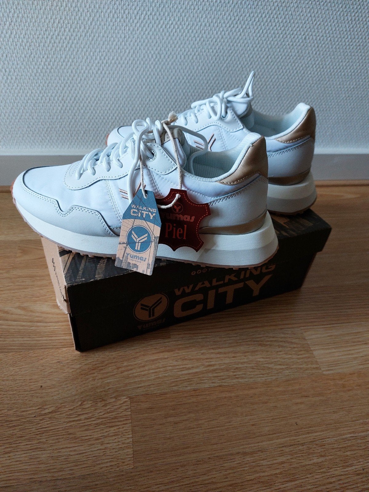 Nieuwe Yumas sneakers, Wit, Nieuw, Ophalen of Verzenden, Sneakers of Gympen