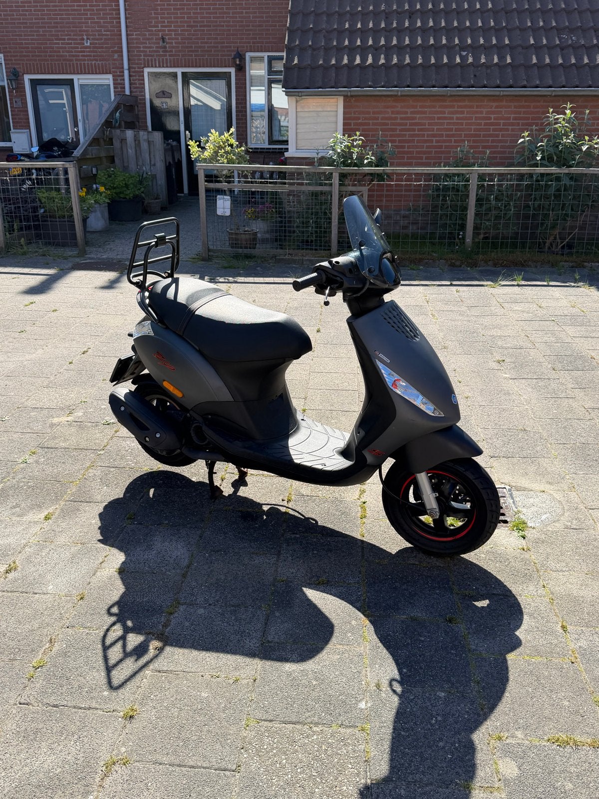 Piaggio Zip Scooter - Grijs, Goede Staat 2021, Fietsen en Brommers, Scooters | Piaggio, Gebruikt, Zip, Maximaal 45 km/u, Benzine