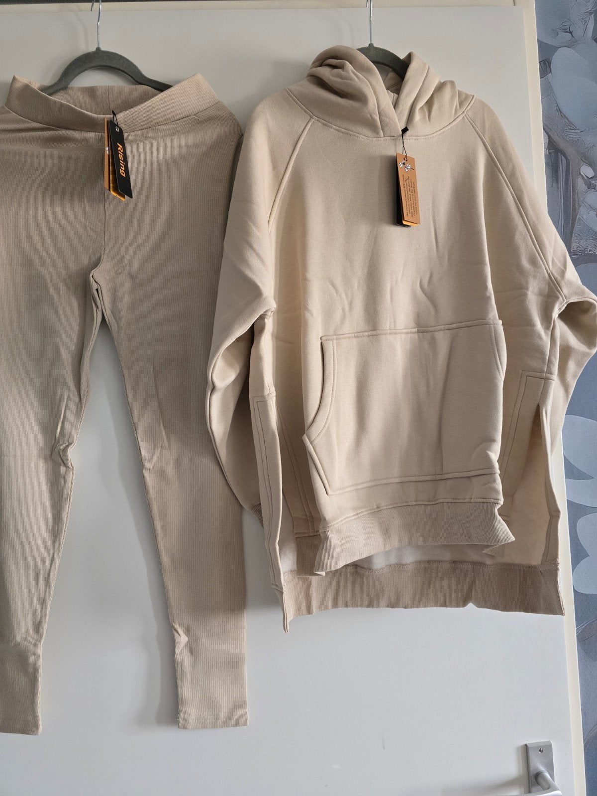 Nieuw Rising joggingpak - Beige (M/L) katoen, Kleding | Dames, Maat 38/40 (M), Verzenden, Beige, Nieuw