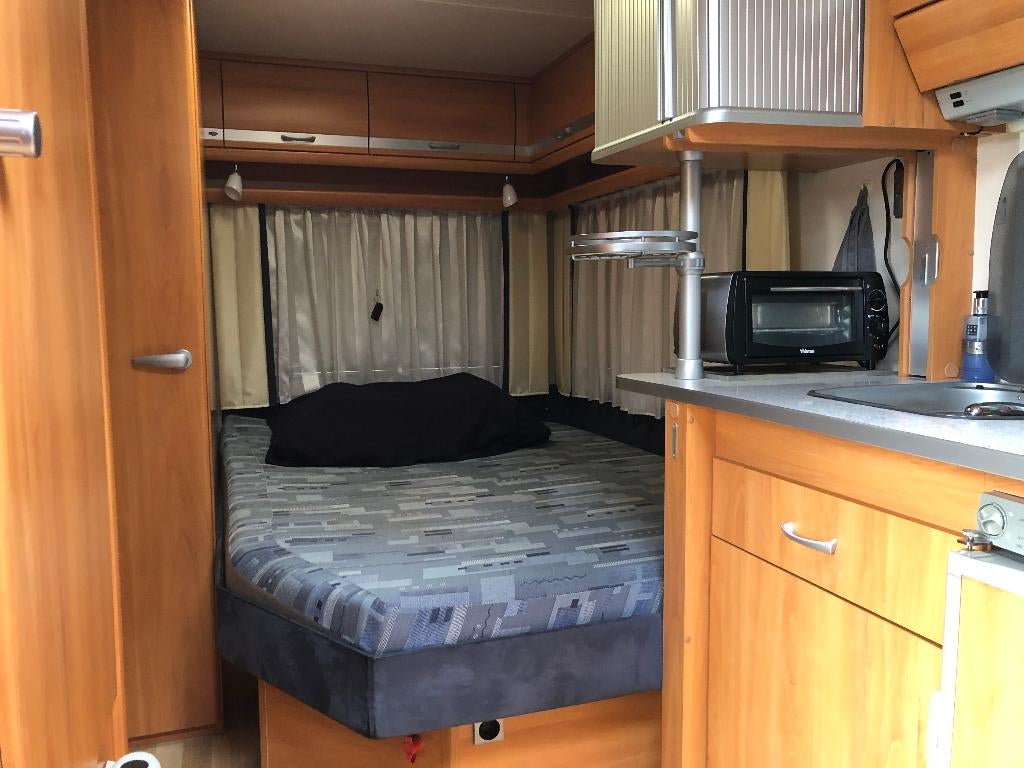 Caravan te koop WILK S4 2005, Caravans en Kamperen, Caravans, Particulier, tot en met 4, 1500 - 2000 kg, Rondzit, Wilk, 2 aparte bedden