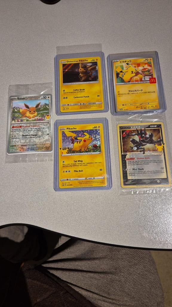 Pikachu Pokémon Kaarten, bieden vanaf €90, Ophalen of Verzenden, Zo goed als nieuw, Meerdere kaarten
