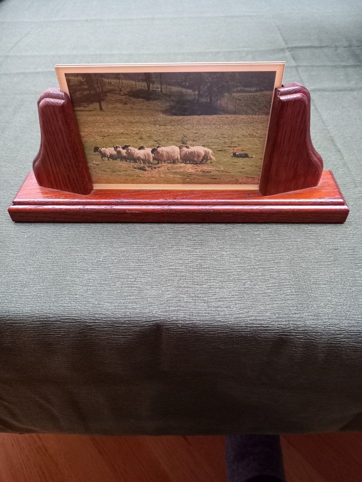 Vintage fotolijst van fabrikant "Oisterwijk"., Hout, Standaard fotolijst, Ophalen of Verzenden, Bruin