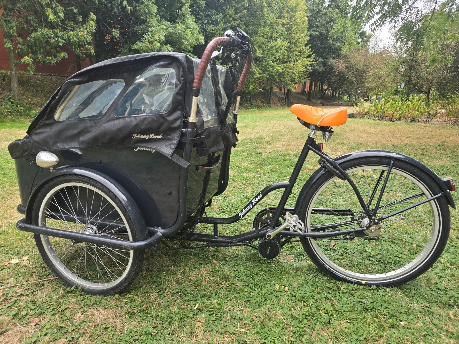 Johnny Loco elektrische bakfiets Middenmotor, 4 kinderen of meer, Huif, Ophalen of Verzenden, Zo goed als nieuw
