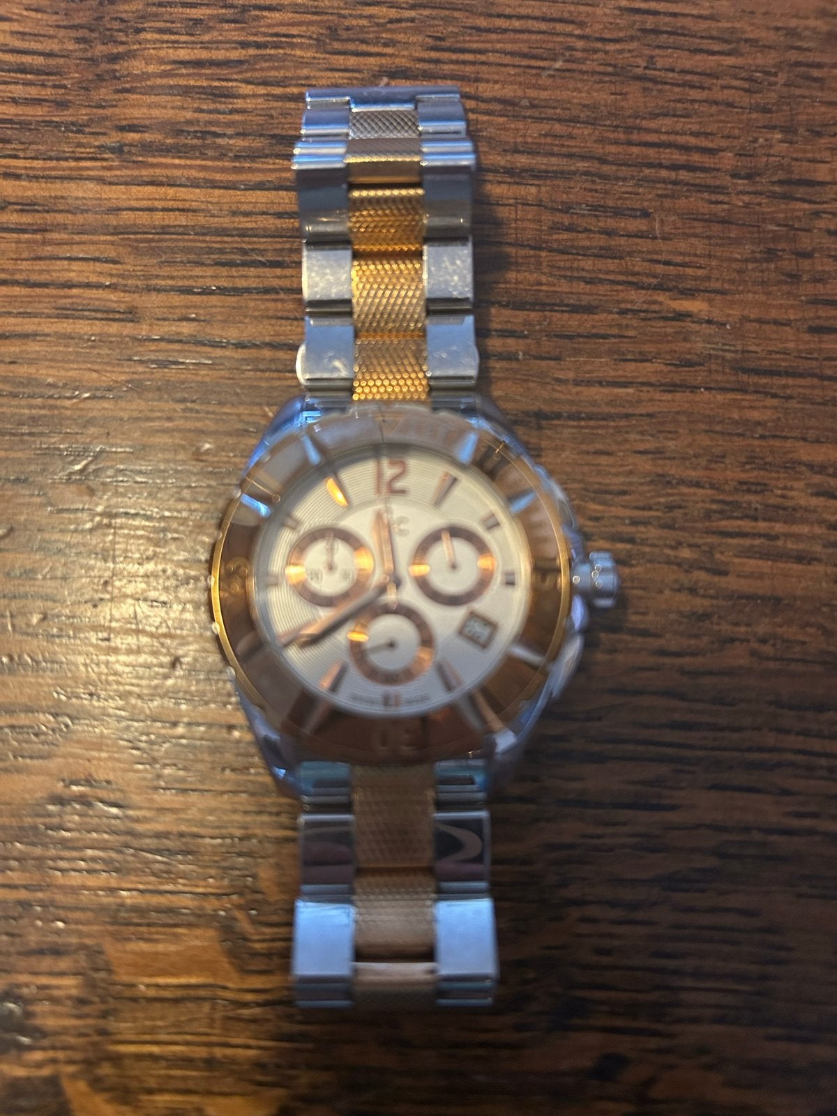 Stijlvol bicolor horloge Guesss swiss - Zo goed als nieuw, Overige merken, Staal, Polshorloge, Ophalen of Verzenden