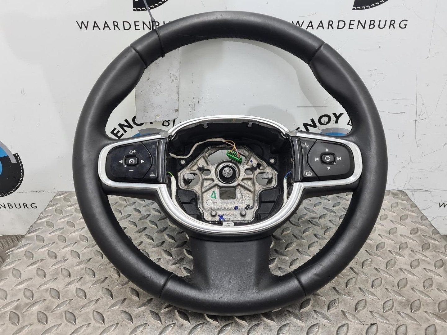 VOLVO XC90 XC90 T8 TWIN ENGINE STUURWIEL 2016, Ophalen of Verzenden, Gebruikt, Stiba lid