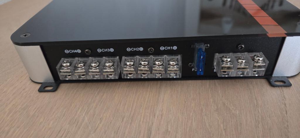 Auna Dark Star Series 4000 Watt 4-kanaals versterker, Ophalen of Verzenden