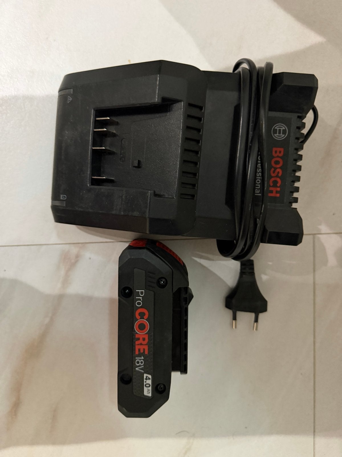 Bosch ProCORE 18V 4.0 Ah Accu met Snellader, Gebruikt