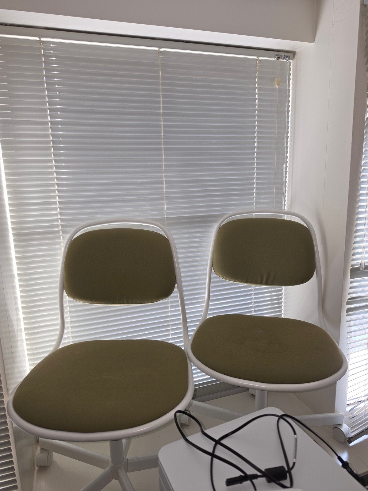 Set van 2 bureaustoelen - Groen en Wit, Ophalen, Gebruikt, Twee, Overige kleuren