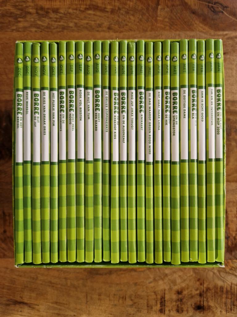 Complete jaargang 24 stuks Borre boekjes groep 4 in box, Boeken, Ophalen, Zo goed als nieuw, Fictie algemeen