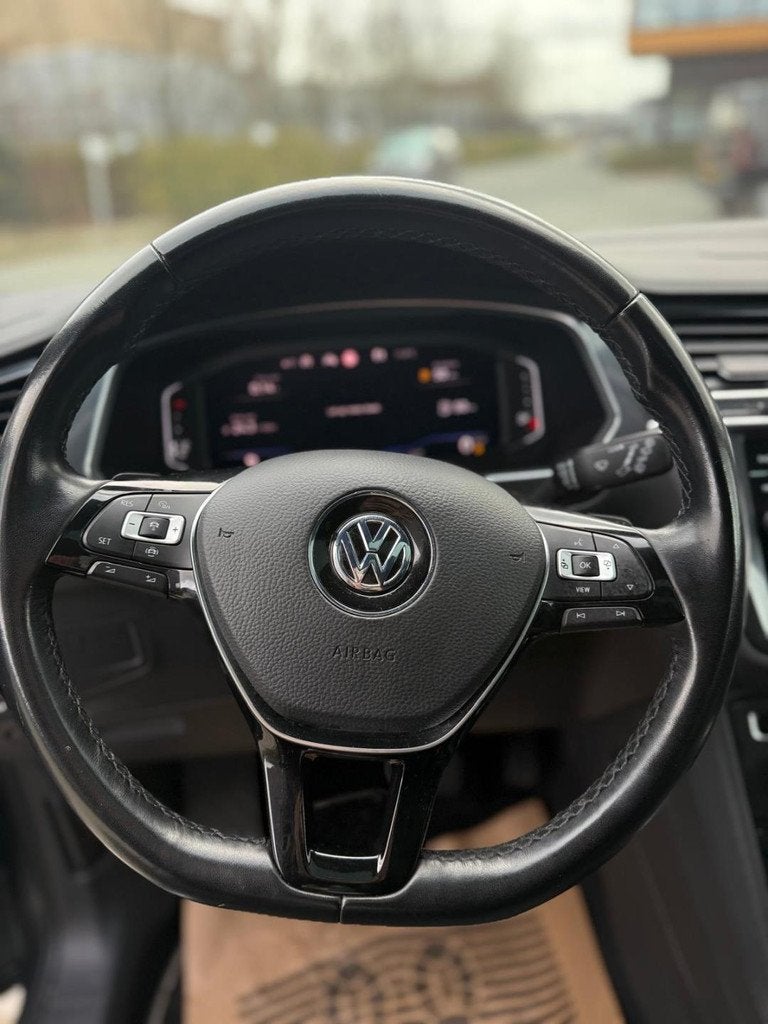 Volkswagen Tiguan Allspace 1.5 TSI Highline Business R RIJKL, Auto's, Volkswagen, Euro 6, 4 cilinders, 150 pk, Origineel Nederlands