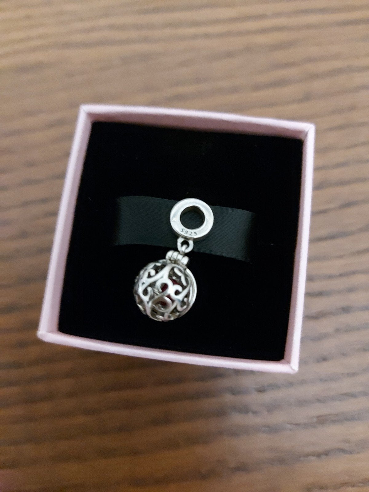Zilveren bedel met roze steen, Ophalen, Nieuw, Zilver