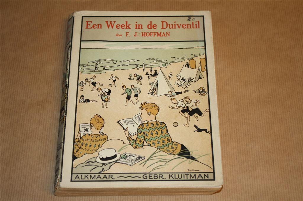 Een week in de duiventil. Hoffman. Paperback. Kluitman., Boeken, Ophalen of Verzenden, Gelezen