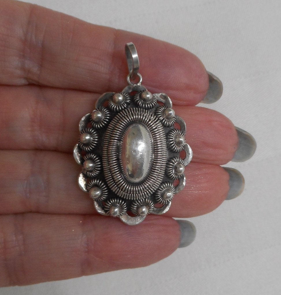 Prachtige zilveren grote ovale Zeeuwse knop hanger nr.688, Verzenden, Zilver, Hanger