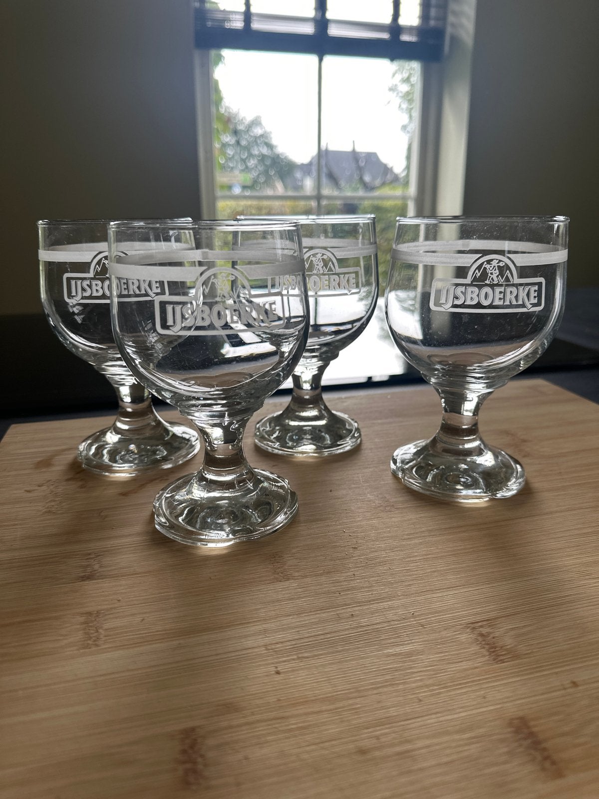 4 IJsboerke glazen - Zo goed als nieuw, Ophalen, Zo goed als nieuw, Glas, Glas of Glazen