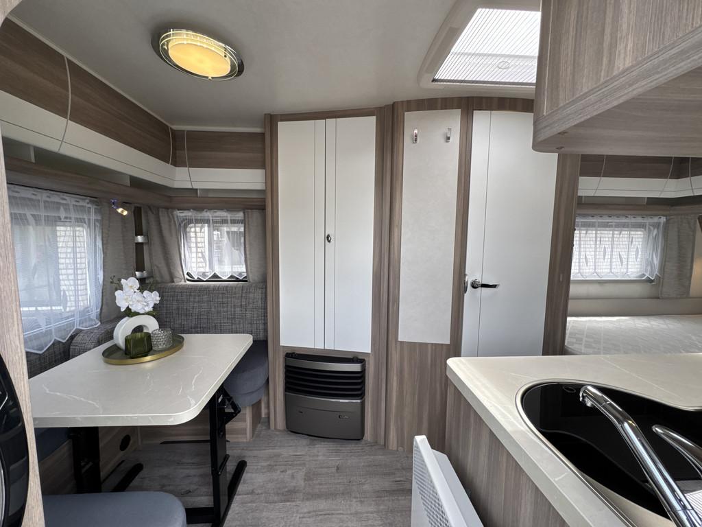 Hobby On Tour 460 DL UL met enkele bedden *Mover/Cassettelui, Caravans en Kamperen, Caravans, Vast bed, Rondzit, Hobby, Bedrijf