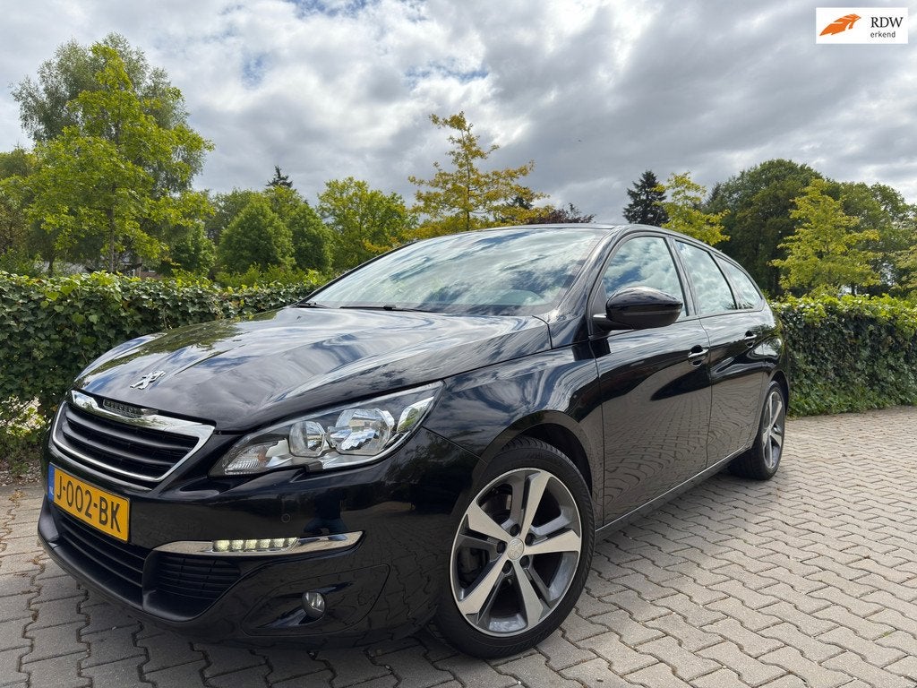 Peugeot 308 SW 1.2 e-THP Blue Lease , Panoramadak / Navi / C, Stof, Gebruikt, 1199 cc, 1165 kg