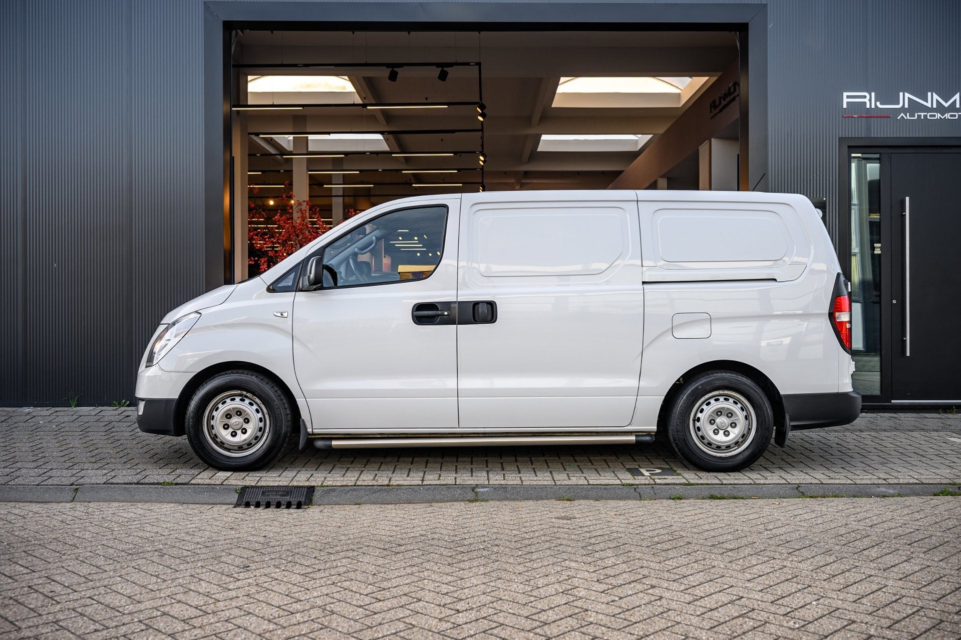 Hyundai H 300 2.5 CRDi, 13 km/l, Euro 5, Gebruikt, Zwart