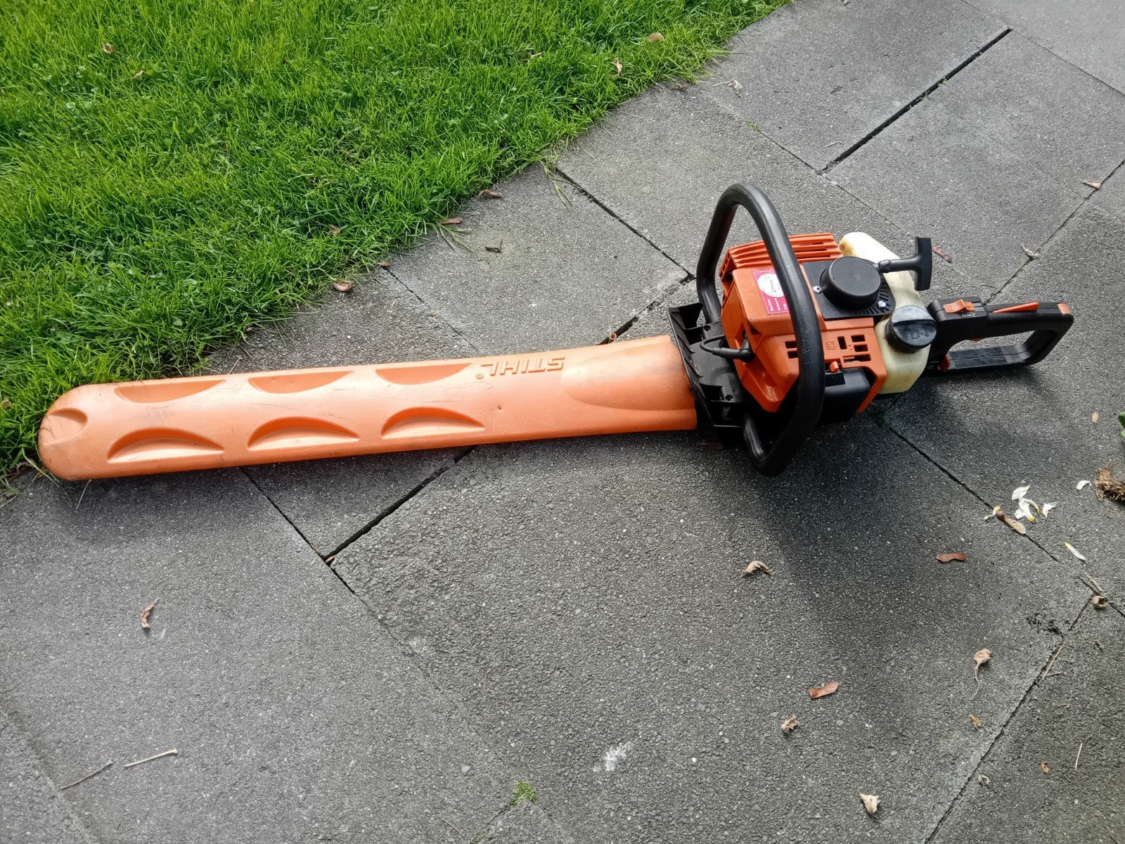 Stihl HS 80 professionele heggenschaar met beschermkap
